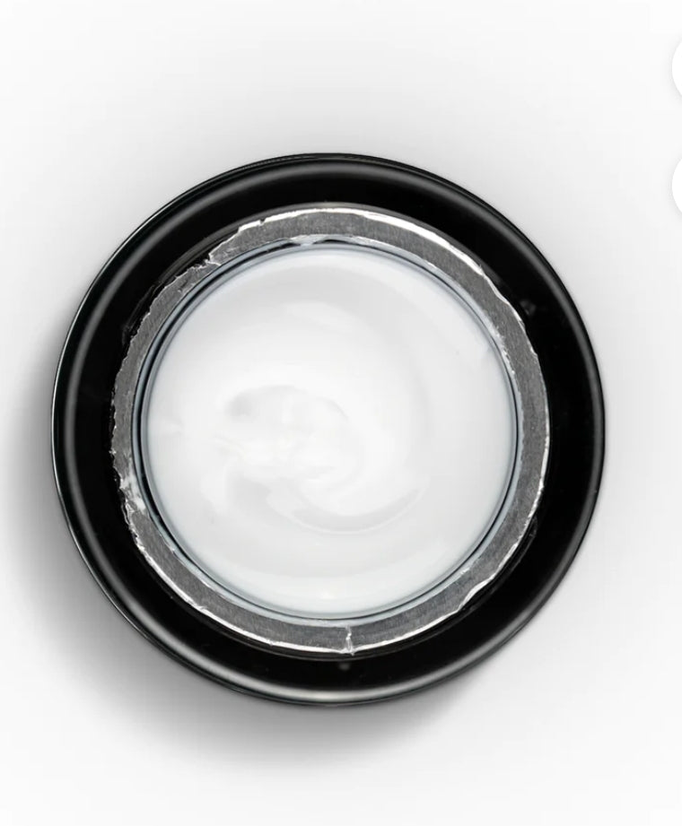 Builder gel in a pot white