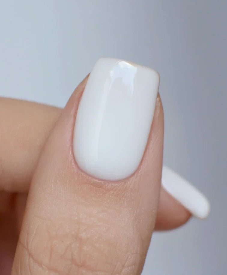 Builder gel in a pot white